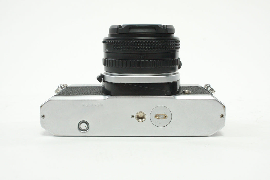 Pentax K1000 35mm SLR Camera with Rikenon 50mm f/2 Lens