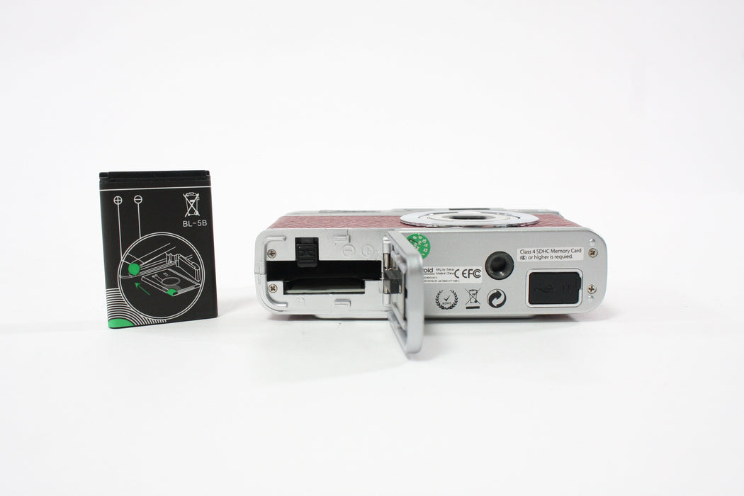 Polaroid iE 827 Digital Point-and-Shoot Camera 8x Zoom 18mp (Red)