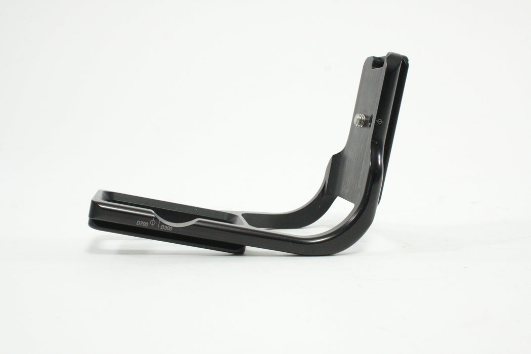 Really Right Stuff BMBD10-L B L-plate for Nikon D300/D700 with Grip
