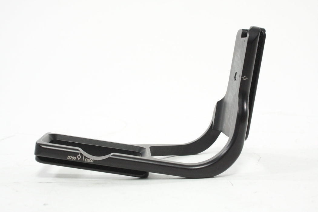 Really Right Stuff RRS BMBD10-L Bracket For Nikon D300 With MB-D10