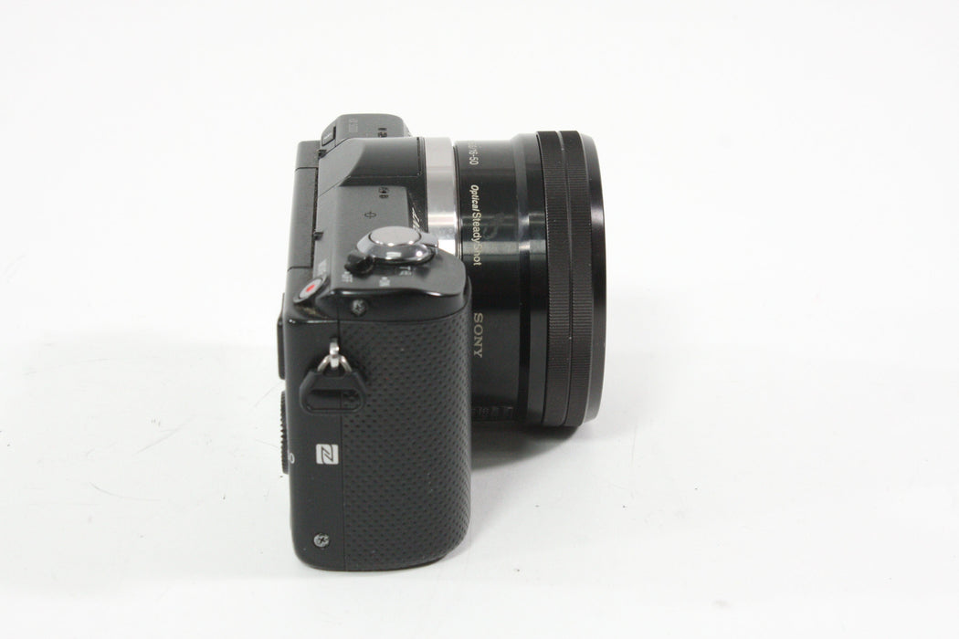 Sony a5000 with E 16-50mm F3.5-5.6/PZ OSS - Shutter Count 4418