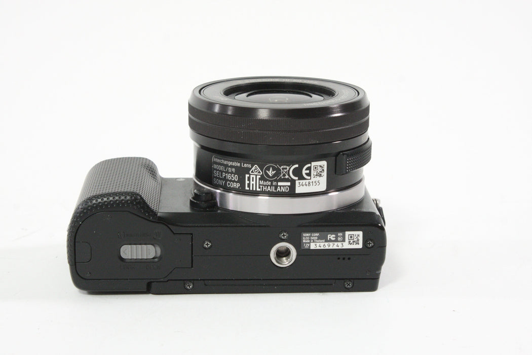 Sony a5000 with E 16-50mm F3.5-5.6/PZ OSS - Shutter Count 4418