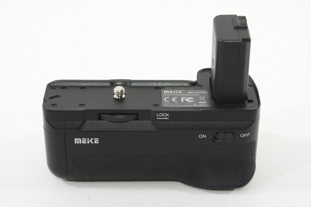 Sony a6000 w/16-60mm F3.5-5.6 Lens + SmallRig Cage and Battery Grip - Shutter Count 7307