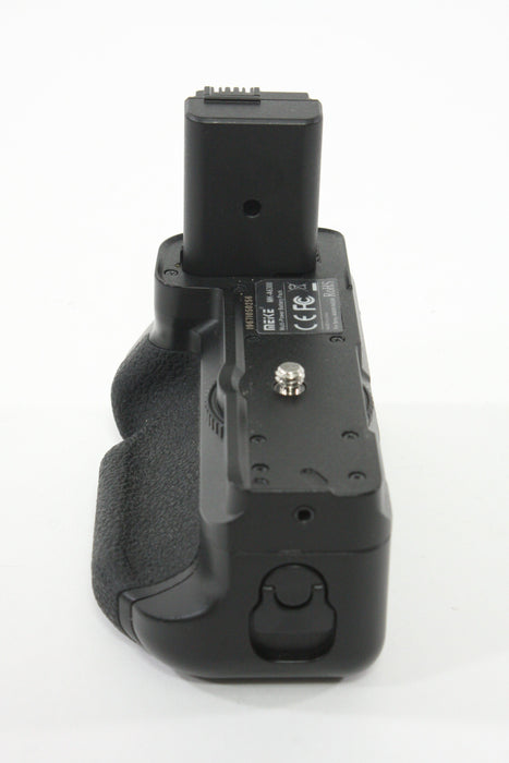 Sony a6000 w/16-60mm F3.5-5.6 Lens + SmallRig Cage and Battery Grip - Shutter Count 7307