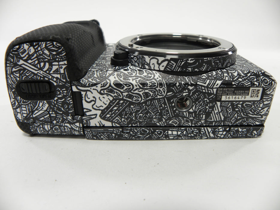 Sony a6400 24.2mp Mirrorless Digital camera Body Only  w/Skin Shutter Ct. 5,061