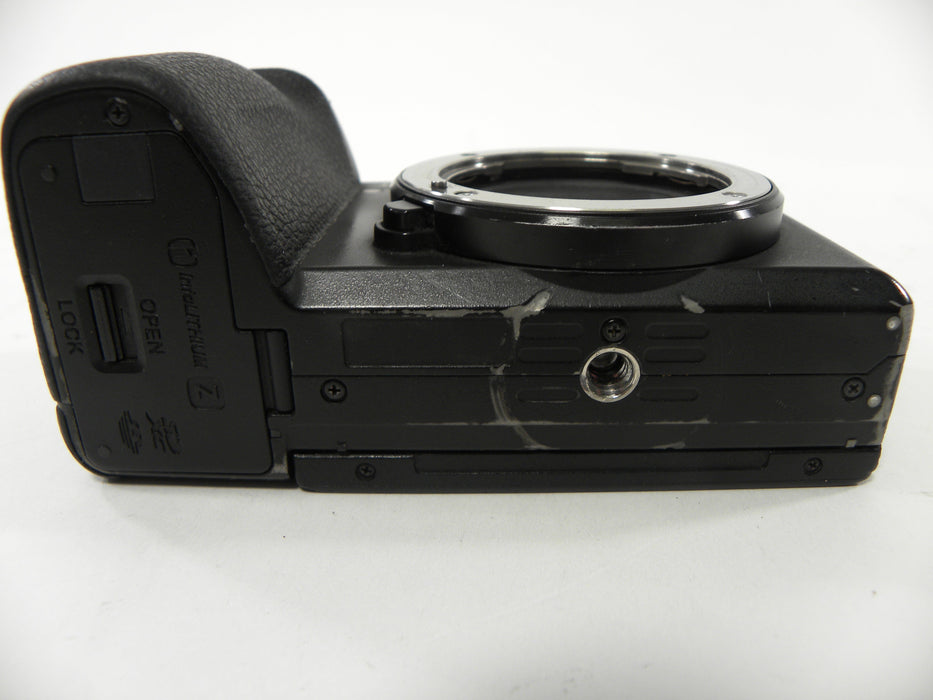 Sony a6600 24.2mp Digital Mirrorless camera body only Shutter Ct. 319,384