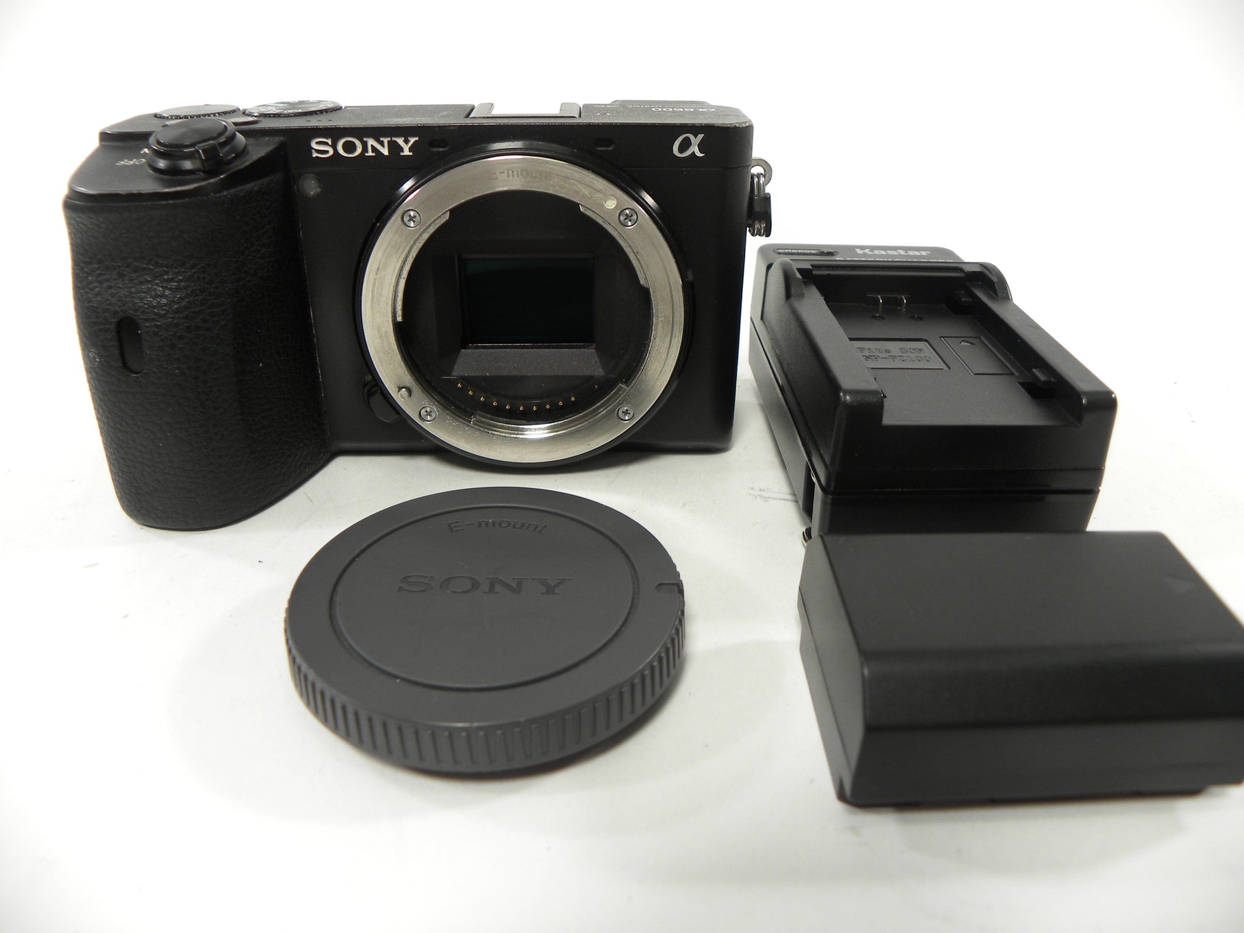Sony a6600 24.2mp Digital Mirrorless camera body only Shutter Ct. 319,384