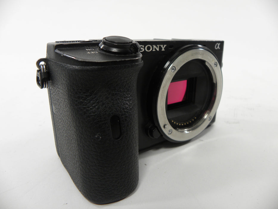 Sony a6600 24.2mp Digital Mirrorless camera body only Shutter Ct. 319,384