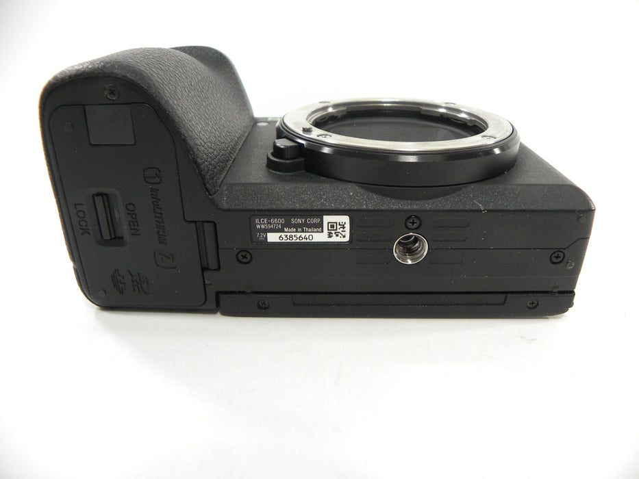 Sony a6600 24.2mp Digital Mirrorless Camera Body Only Shutter Ct. 977