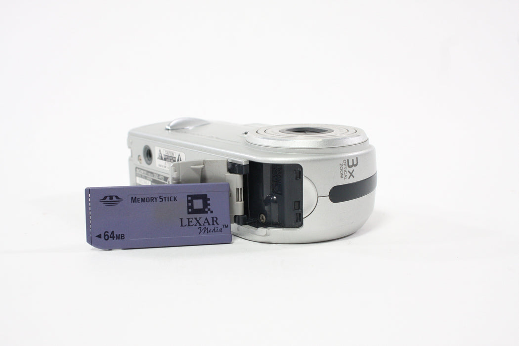 Sony Cyber-shot DSC-P72 Digital Camera 3x Zoom 3.2mp