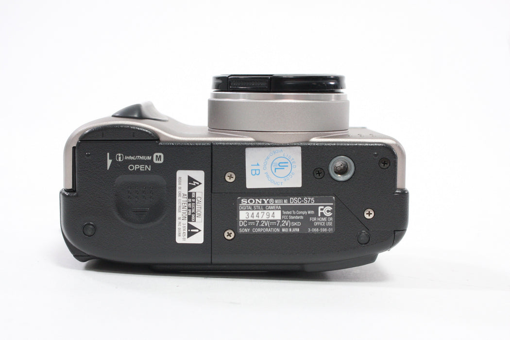 Sony Cyber-shot DSC-S75 Digital Point-and-Shoot Camera 6x Zoom 3.3mp