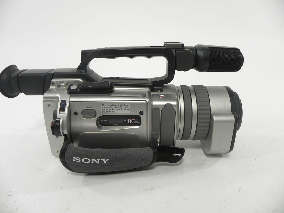 Sony DCR-VX2000 MiniDV Super Steady Shot Camcorder