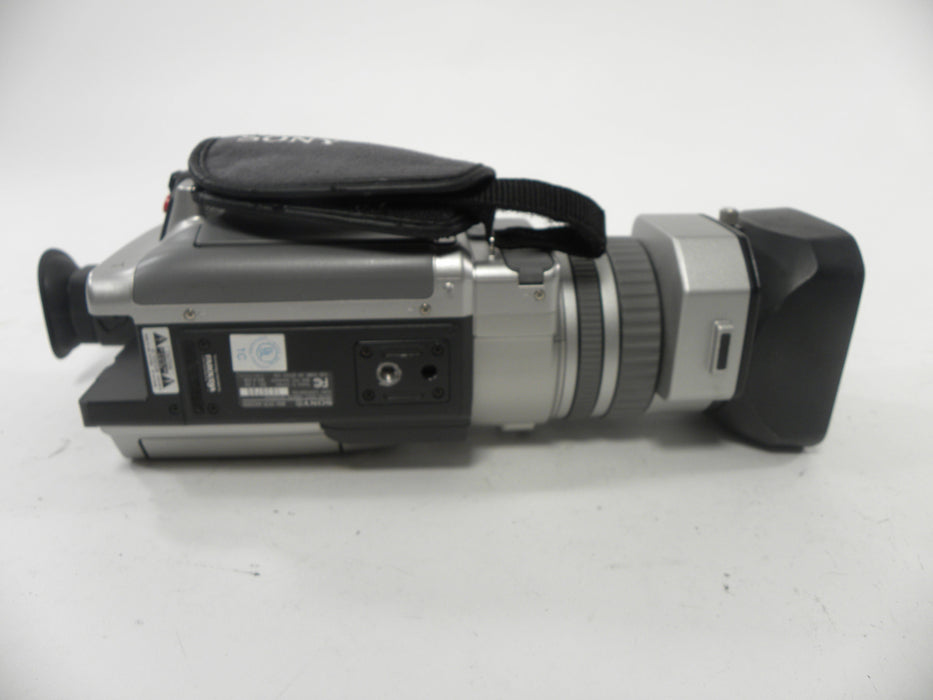 Sony DCR-VX2000 MiniDV Super Steady Shot Camcorder
