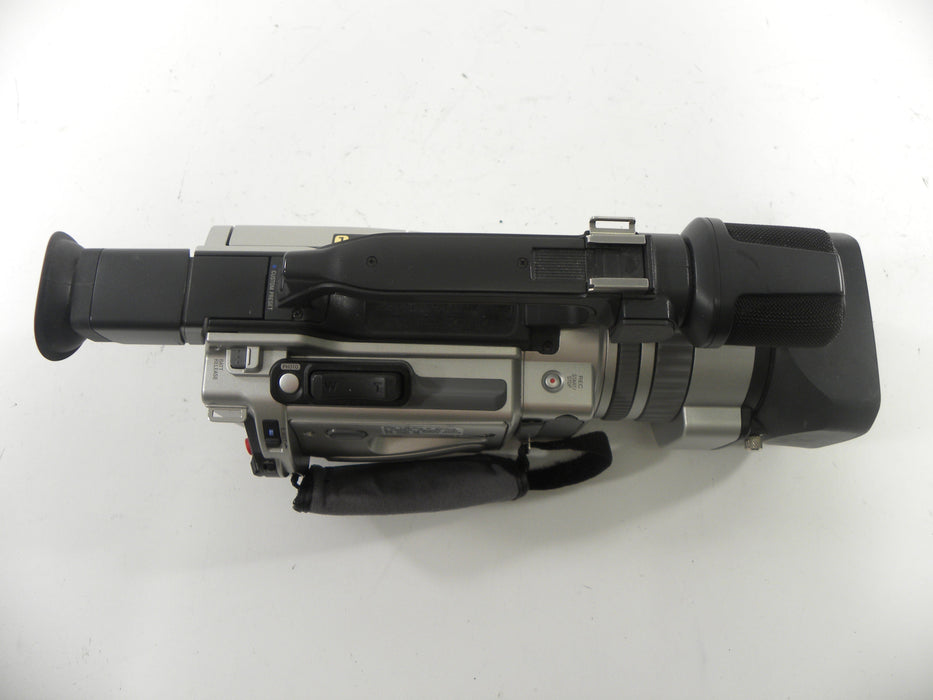 Sony DCR-VX2000 MiniDV Super Steady Shot Camcorder