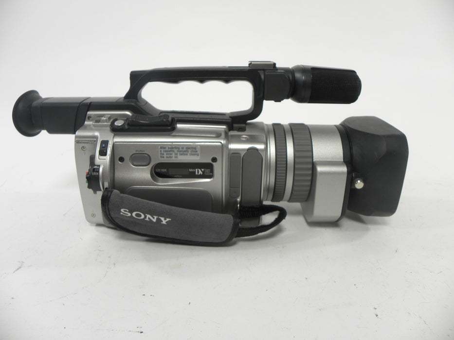 Sony DCR-VX2000 MiniDV Super Steady Shot Camcorder