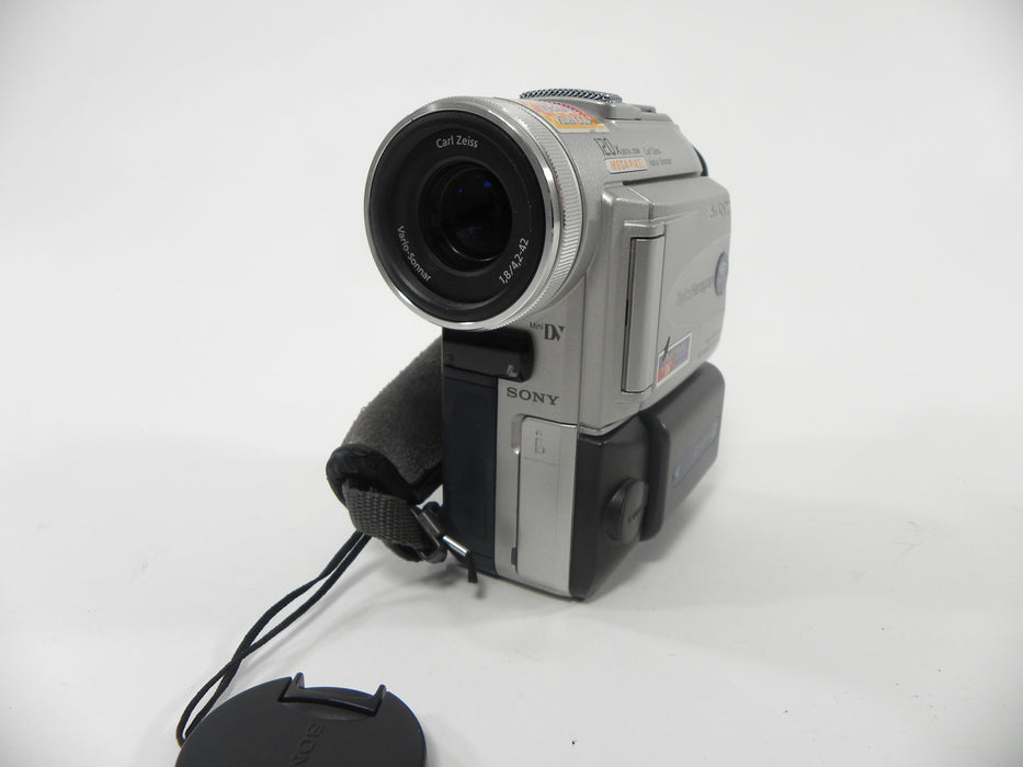 Sony Digital Handycam DCR-PC100 Mini DV