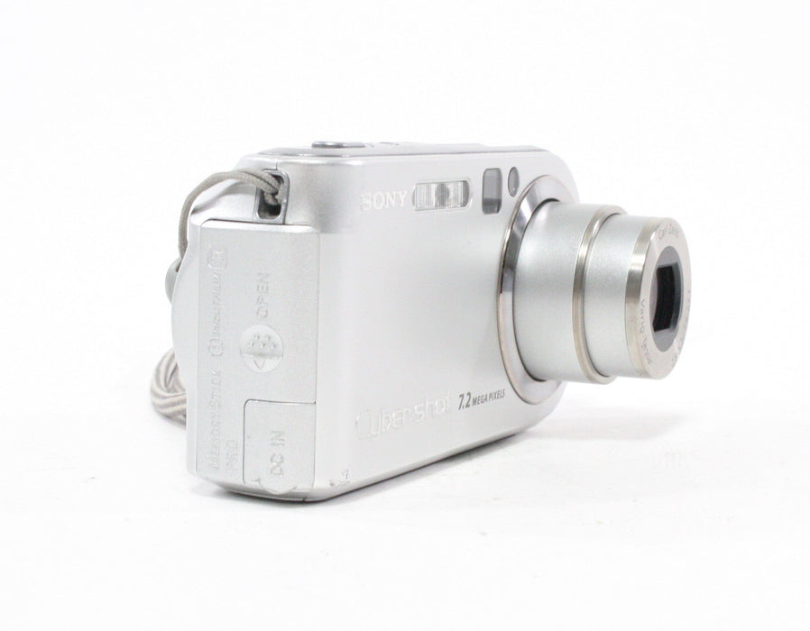 Sony DSC-P200 Digital Point-and-Shoot Camera 3x Zoom 7.2mp