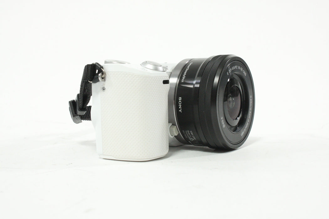 Sony NEX-5R wtih 16-50mm f/3.5-5.6 OSS P2 Lens for Sony E Mount