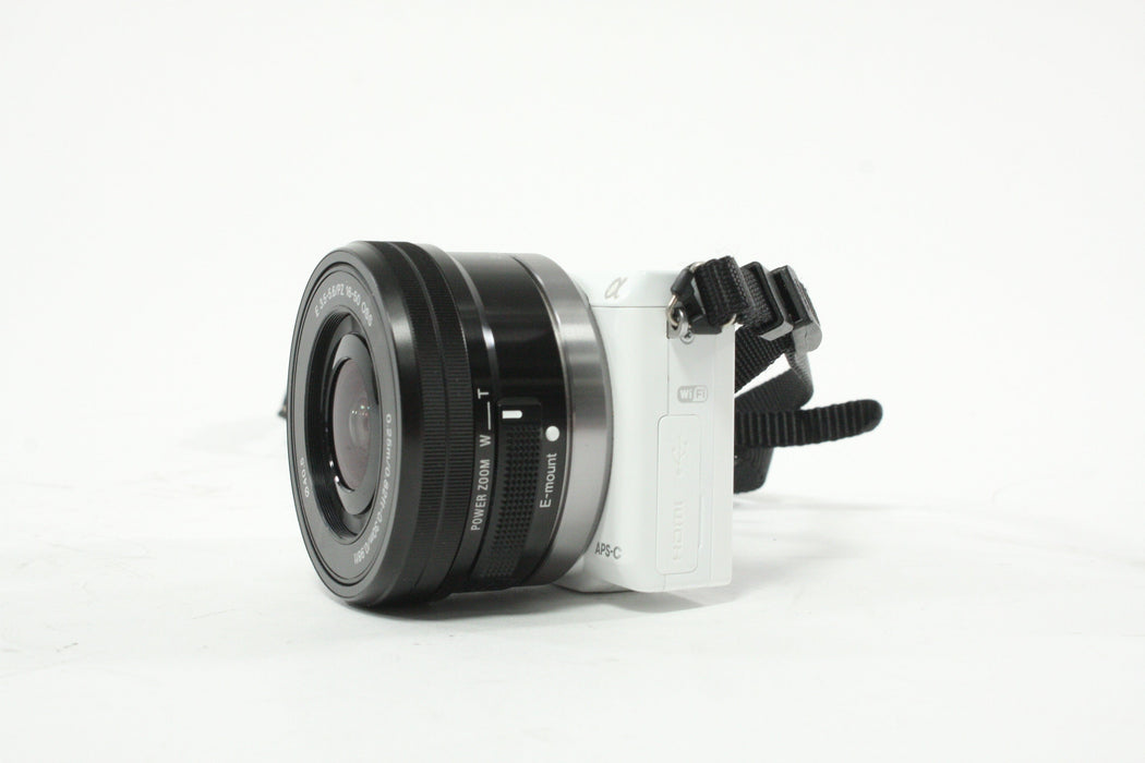Sony NEX-5R wtih 16-50mm f/3.5-5.6 OSS P2 Lens for Sony E Mount