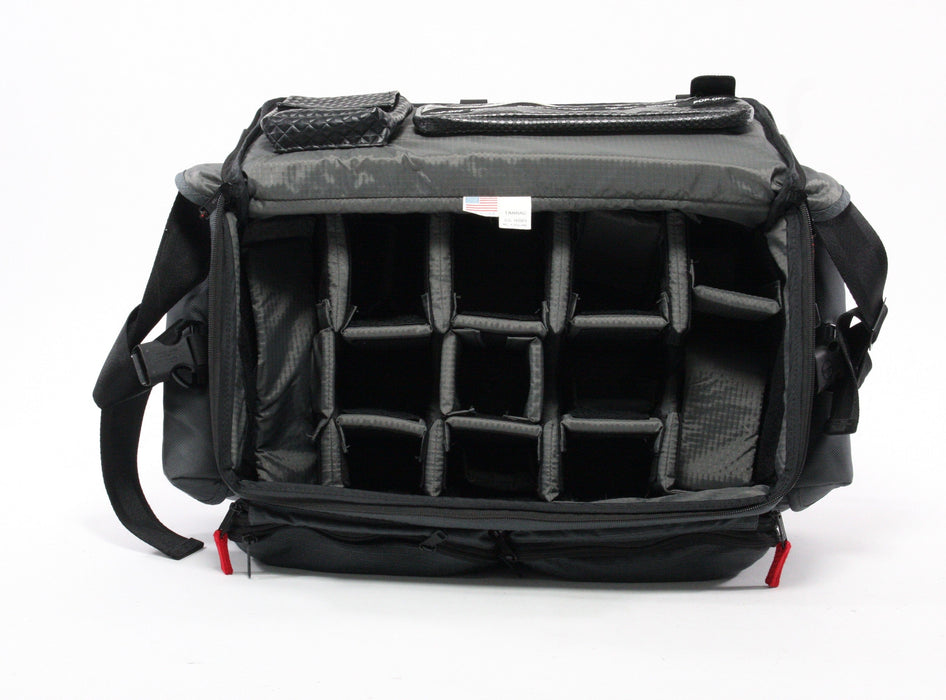 Tamrac Shoulder Bag ID 17x10x10 Inches (made in USA)