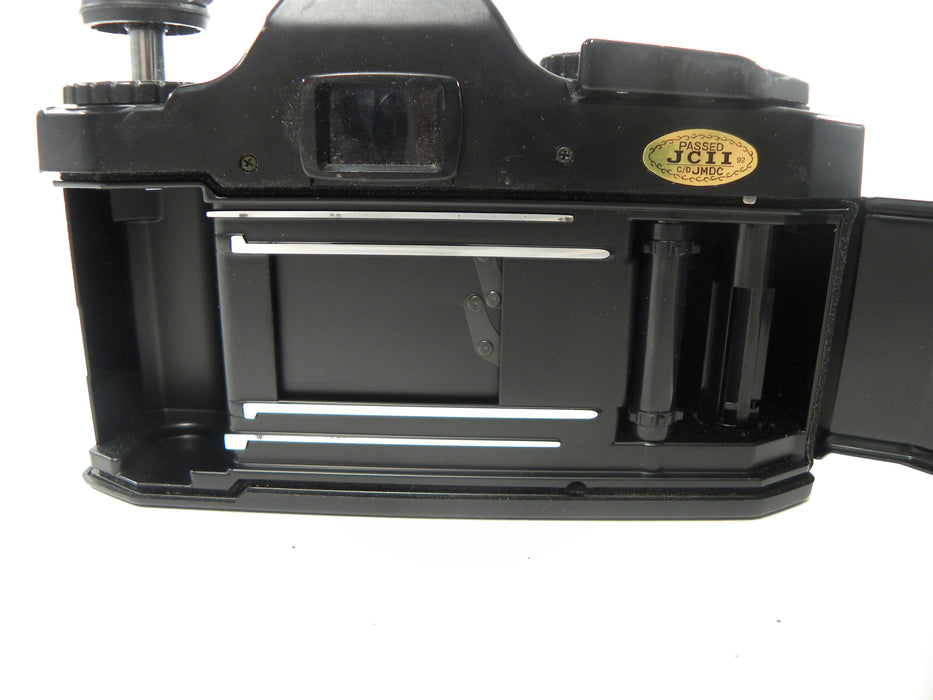 Vivitar V2000 35mm SLR w/Vivitar 35-70mm f3.5-4.8